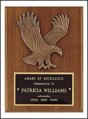 OCTP1784 - 6" x 8" Walnut eagle Plaque - Click Image to Close