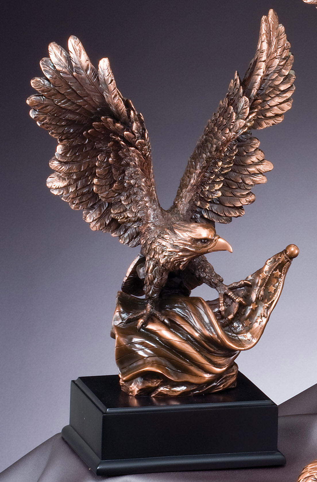 OCDRFB810 - 14" American Eagle Resin Trophy - Click Image to Close
